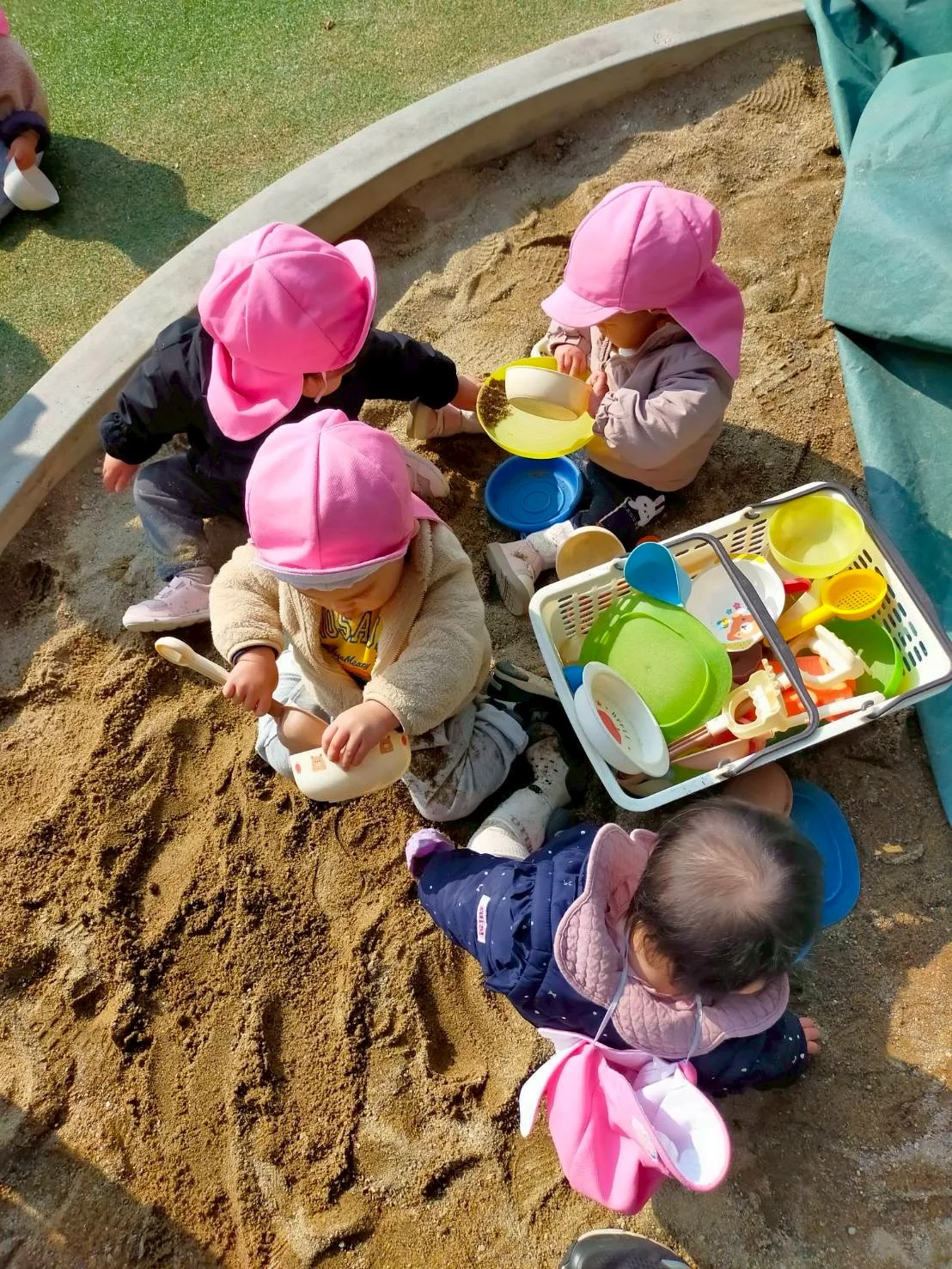 夢中になる砂遊び